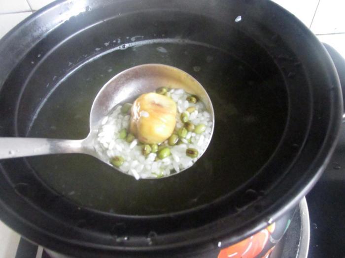 砂鍋栗子南瓜粥不愧是養生滋補粥,不僅美味好喝，常喝身體健康