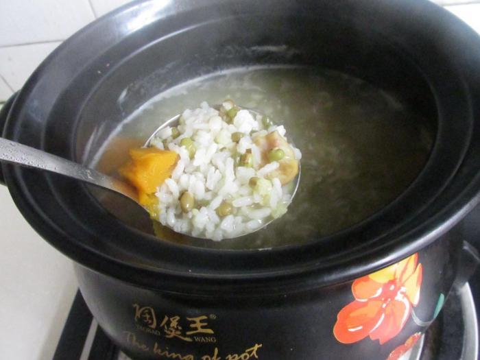 砂鍋栗子南瓜粥不愧是養生滋補粥,不僅美味好喝，常喝身體健康