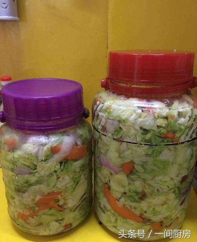 按照婆婆的方法腌了一壇泡菜，還沒腌好就被我們吃完了，方法告訴你 
