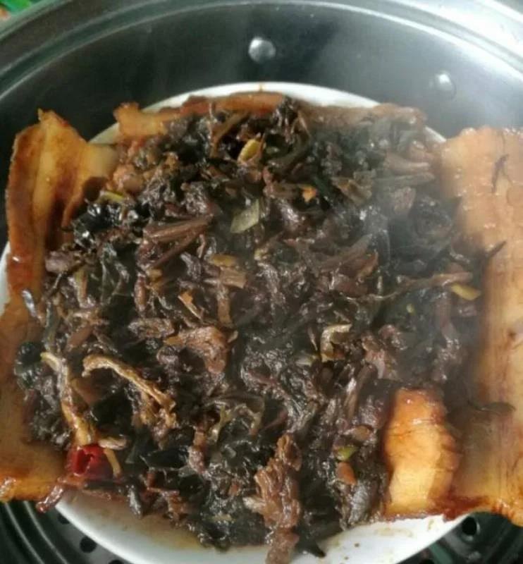 酒店大廚傳下來「客家梅菜扣肉」的秘方，想學不會都難，層次分明香氣濃鬱超好吃