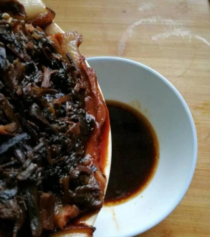 酒店大廚傳下來「客家梅菜扣肉」的秘方，想學不會都難，層次分明香氣濃鬱超好吃
