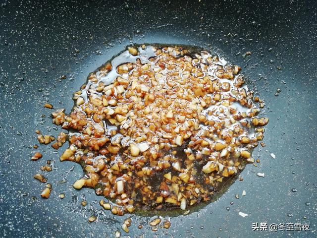 你蒸的大蝦沒別人做得好看，七扭八歪，你只是比別人少做了這一步