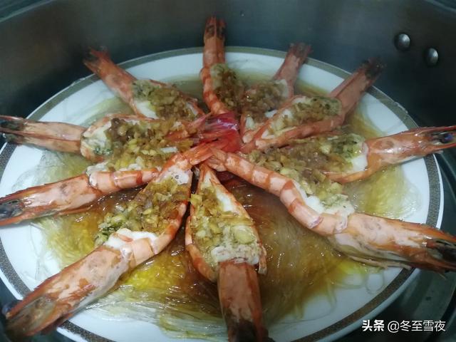 你蒸的大蝦沒別人做得好看，七扭八歪，你只是比別人少做了這一步