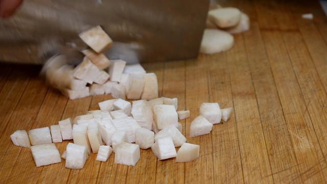 杏鮑菇新做法，又香又入味，口感比肉好，每次做兩盤都不夠吃