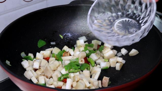 杏鮑菇新做法，又香又入味，口感比肉好，每次做兩盤都不夠吃