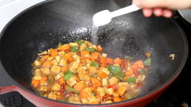杏鮑菇新做法，又香又入味，口感比肉好，每次做兩盤都不夠吃