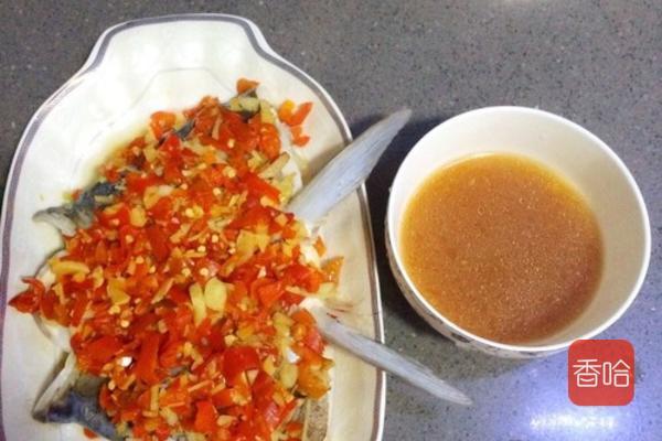 教你剁椒魚頭家常做法，香辣下飯，比飯店做的都好吃，湯汁都不放過
