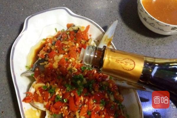 教你剁椒魚頭家常做法，香辣下飯，比飯店做的都好吃，湯汁都不放過