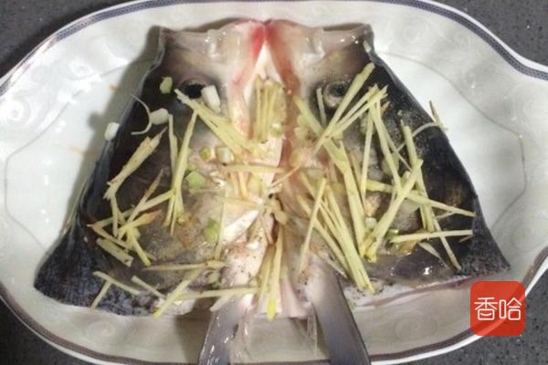 教你剁椒魚頭家常做法，香辣下飯，比飯店做的都好吃，湯汁都不放過