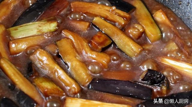 魚香茄子吃膩了，換種做法做茄子，蔥香濃郁，超下飯