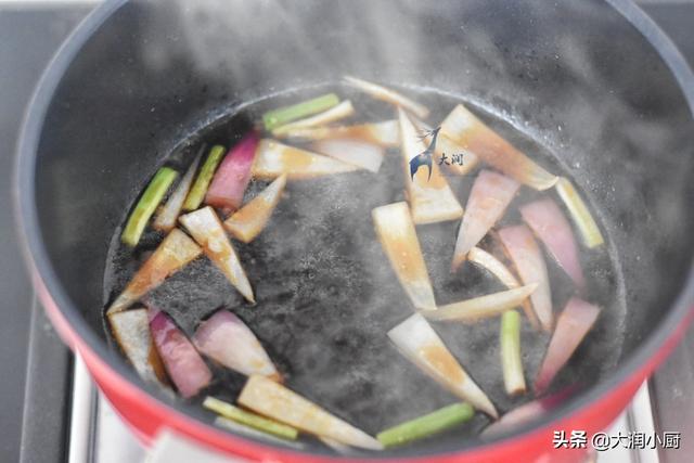 不愛的人覺得噁心，愛它的人卻最識寶，牛排配它竟然細滑香濃