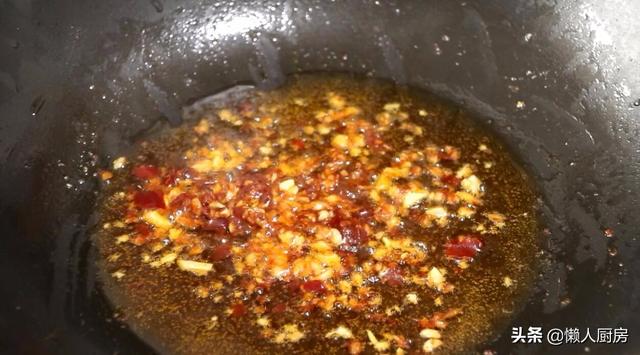 豆腐別只會燒湯，快試試這種好吃的做法，比吃大魚大肉香