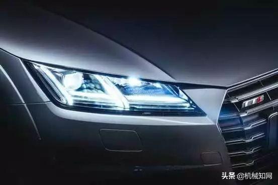 堵了3小時，前面的車竟用尾燈放了一部電影？