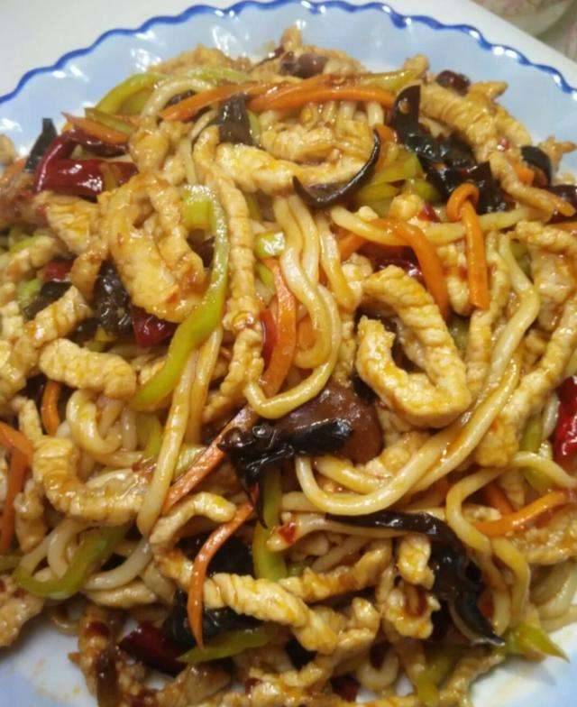 魚香肉絲炒麵，面這樣做太好吃了