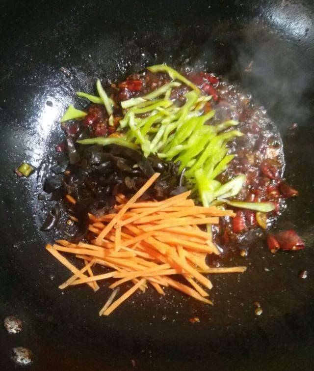 魚香肉絲炒麵，面這樣做太好吃了