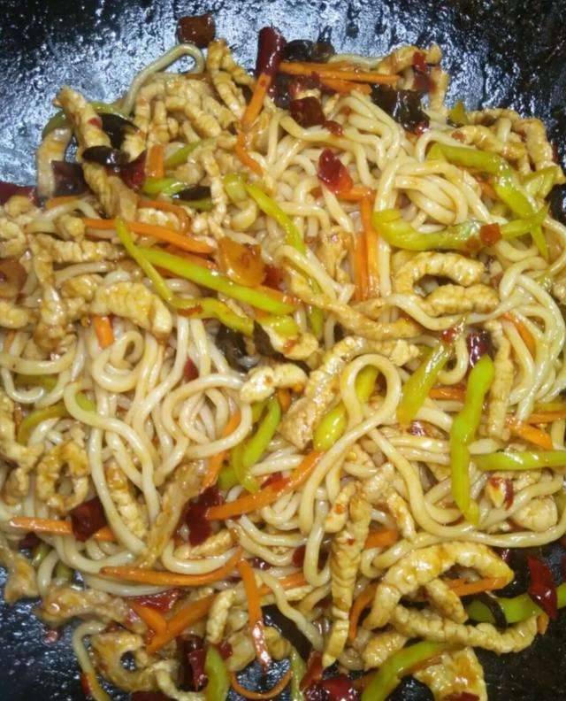 魚香肉絲炒麵，面這樣做太好吃了