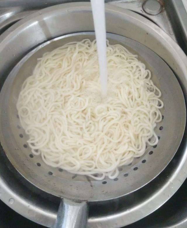 魚香肉絲炒麵，面這樣做太好吃了