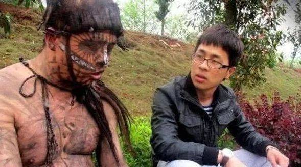 夫妻山裡捕獵39年為生，只喝生水，雙手退化為動物爪子，撕咬力堪比野獸！