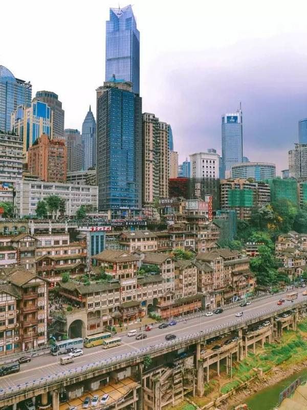 一張網友拍的「中國重慶」照片最近爆紅網路，轟動了亞洲，也震撼了全世界！