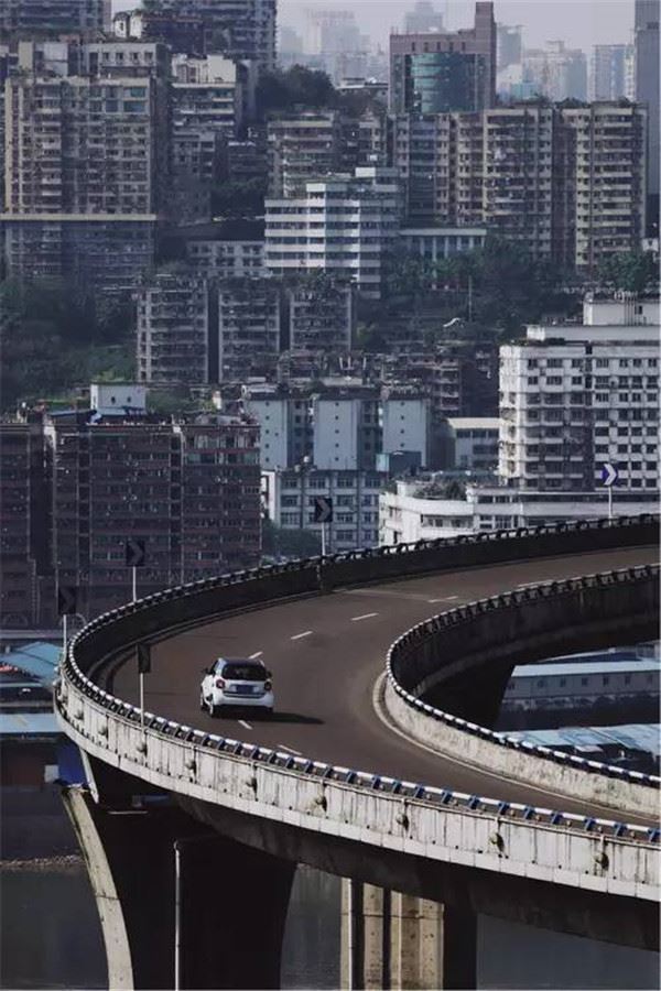 一張網友拍的「中國重慶」照片最近爆紅網路，轟動了亞洲，也震撼了全世界！