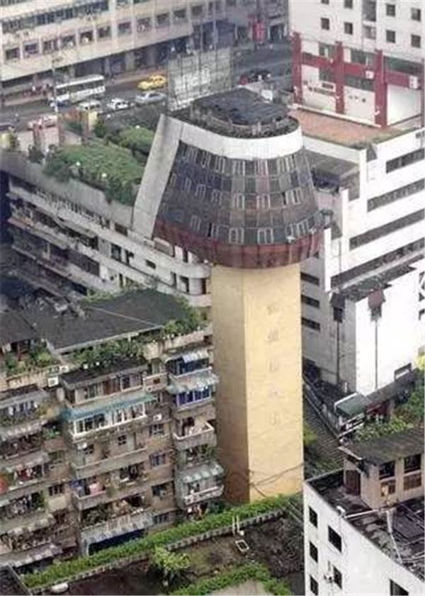 一張網友拍的「中國重慶」照片最近爆紅網路，轟動了亞洲，也震撼了全世界！