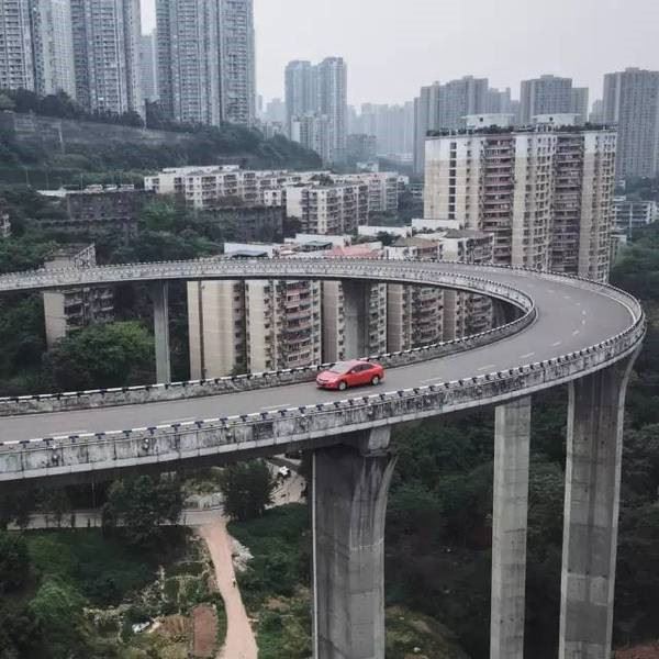 一張網友拍的「中國重慶」照片最近爆紅網路，轟動了亞洲，也震撼了全世界！