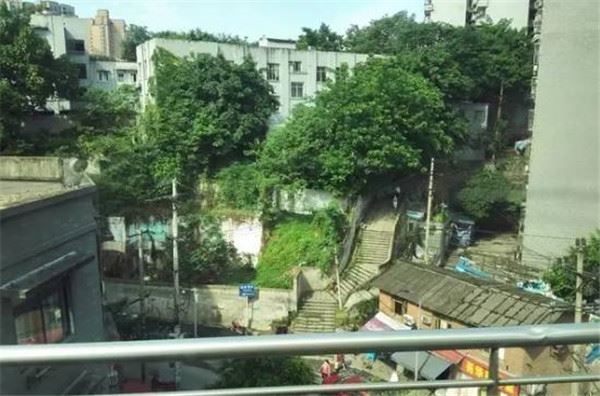 一張網友拍的「中國重慶」照片最近爆紅網路，轟動了亞洲，也震撼了全世界！