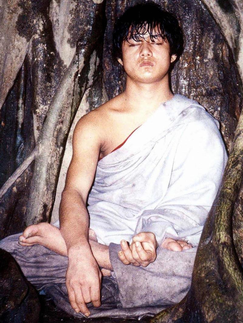 尼泊爾禪修少年「不吃不喝不拉」10個月，火燒衣服身體竟沒事！
