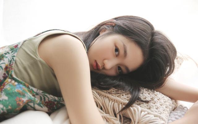 女大十八變，年齡越大越耐看的4個星座女
