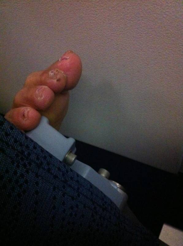 會讓你大叫WTF的18張「搭飛機驚奇崩潰」照#2. 飛機上真的什麼怪商品都有。