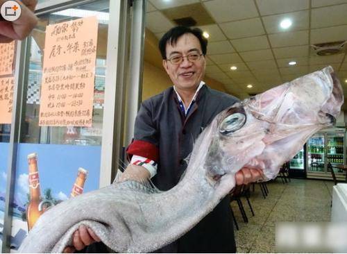 男子抓到一條奇怪的大魚，發往朋友圈，卻導致一些人搬家了 !