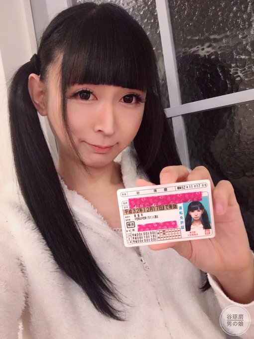 超正「偽娘」在街頭上大跳「熱舞」火辣身材讓人驚豔！但更讓人震撼的是一看他的身分證竟「已經XX歲了！」