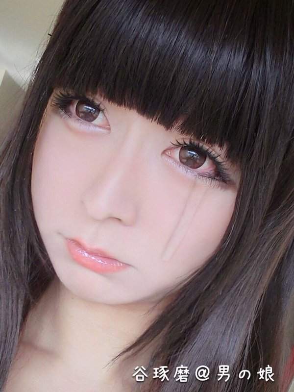 超正「偽娘」在街頭上大跳「熱舞」火辣身材讓人驚豔！但更讓人震撼的是一看他的身分證竟「已經XX歲了！」