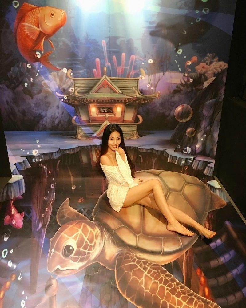 台灣「最正大學女老師」紅到國外！小黑裙下「像娃娃一樣的美腿」讓老外瘋狂：台灣人也太幸福