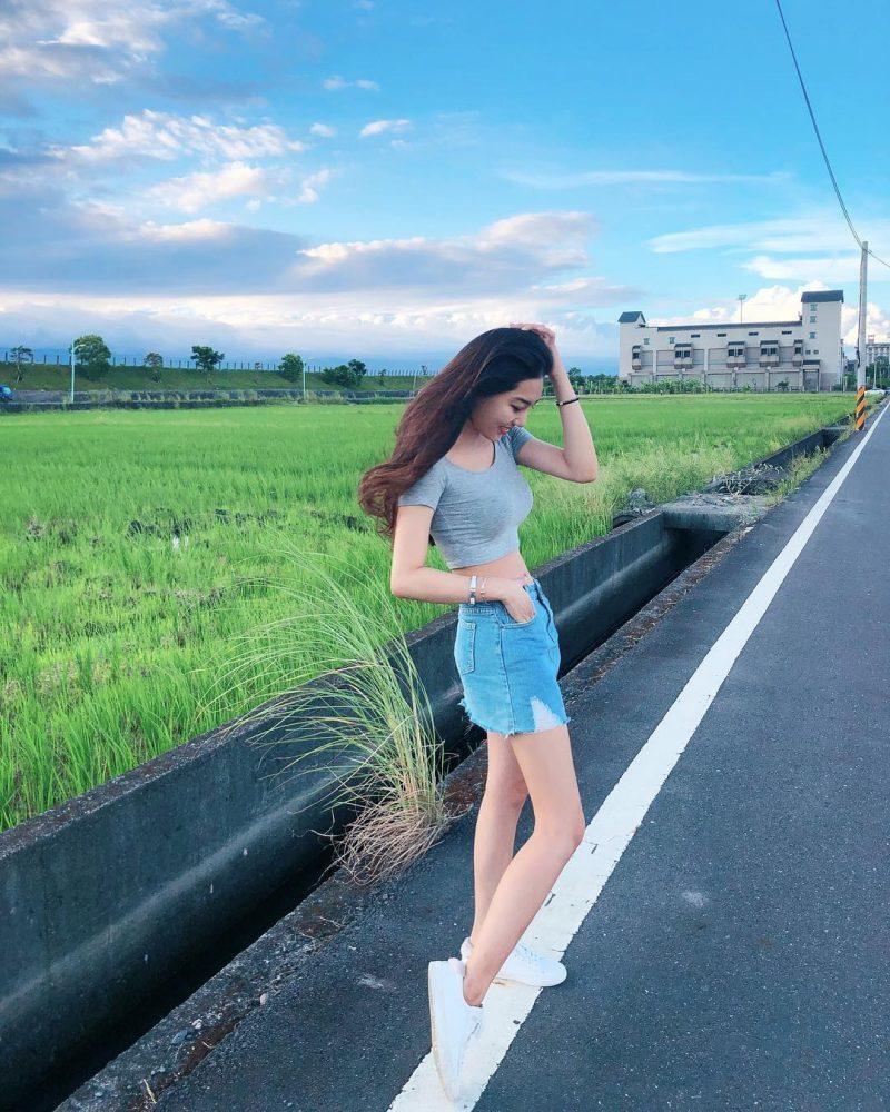 台灣「最正大學女老師」紅到國外！小黑裙下「像娃娃一樣的美腿」讓老外瘋狂：台灣人也太幸福