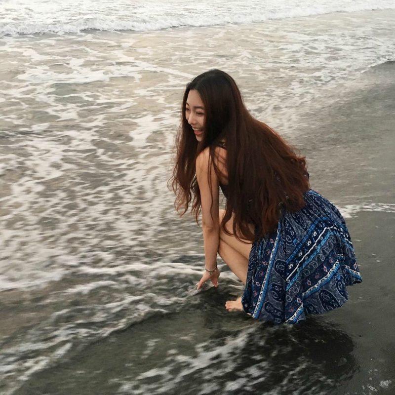 台灣「最正大學女老師」紅到國外！小黑裙下「像娃娃一樣的美腿」讓老外瘋狂：台灣人也太幸福