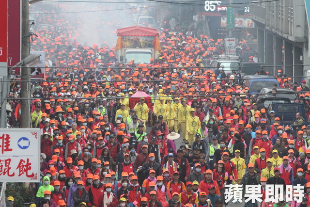 父親送醫不醒37天！女兒挺7月孕肚「跪求白沙屯媽祖救爸」　鑾轎趕路「突然奇蹟回頭」她秒淚崩