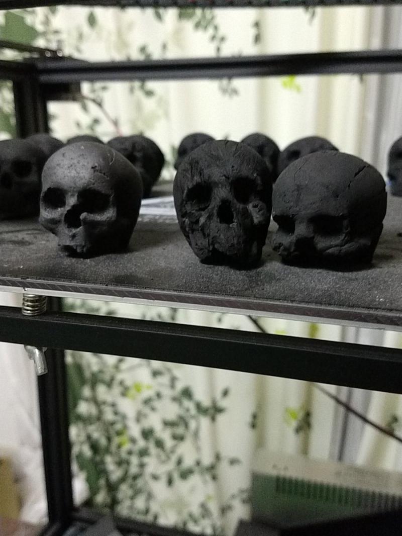 「骷髏頭木炭」一開賣就被搶光　網驚：燒成灰更可怕