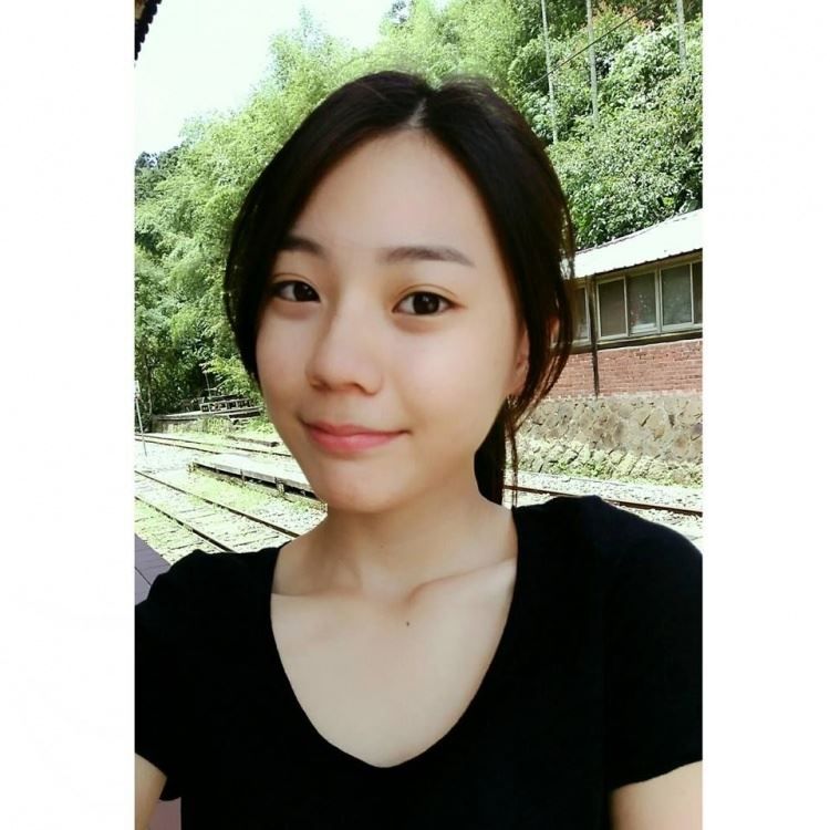雄女正妹國中畢業影片外洩！「嬌喊求放過」超純模樣曝光急下架 網驚：真的__叫（片）