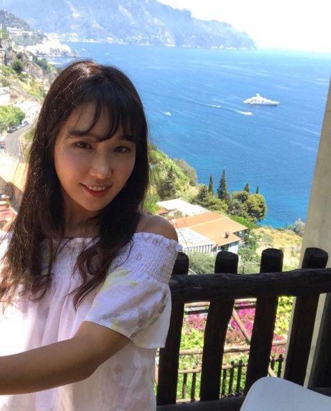 最強美魔女牙醫！50歲超正媽和女兒自拍「以為是姊妹」　私下「火辣S線照」曝光翻身人氣網紅！