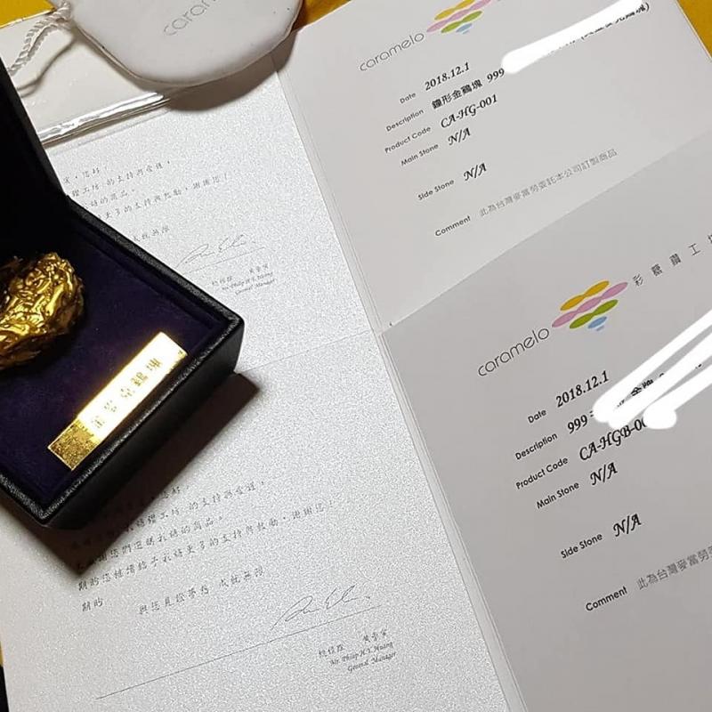 幸運兒接中獎電話以為詐騙　現場開心收下「純金麥克雞塊」...形狀卻醜到讓網狂歪樓