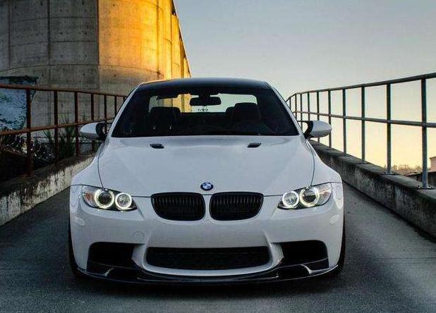 窮光蛋花5年磨出「BMW石頭車」內裝也超逼真，BMW總公司得知後「送一台真的給他」！