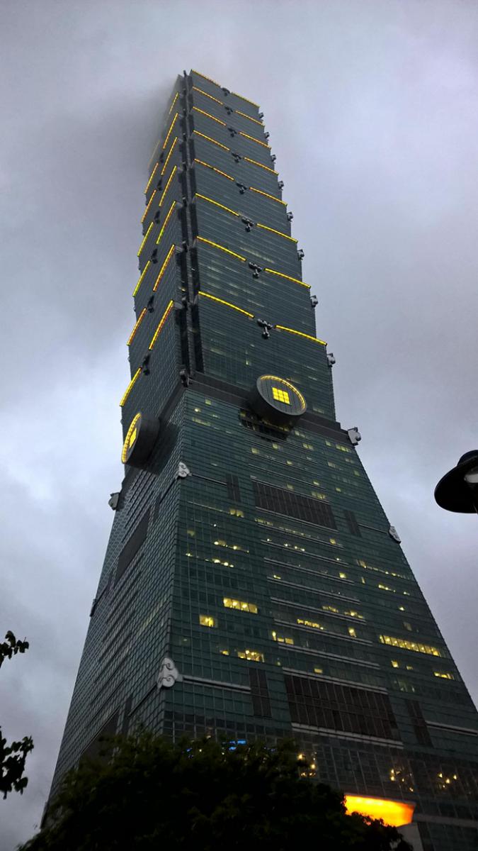 ３０個看起來「超邪惡」的建築，熟悉的台灣大樓也在裡面！