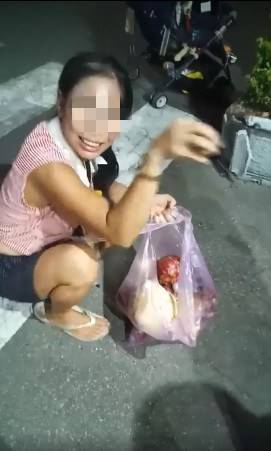 彰化一名外籍婦人總是帶2歲孩子撿垃圾桶「廚餘」吃！鄰居出面公開背後「隱情」