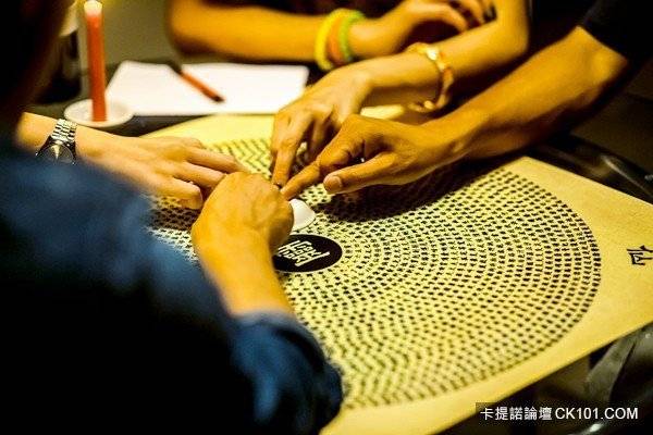 國外網友分享玩碟仙遇上最真實的恐怖經歷...：玩不起的會要人命啊！