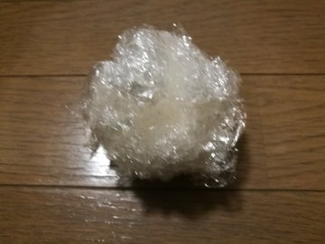 鋁箔金屬球落伍了？推特現在最夯的是把「保鮮膜」做成「玻璃球」！