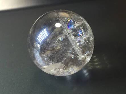 鋁箔金屬球落伍了？推特現在最夯的是把「保鮮膜」做成「玻璃球」！