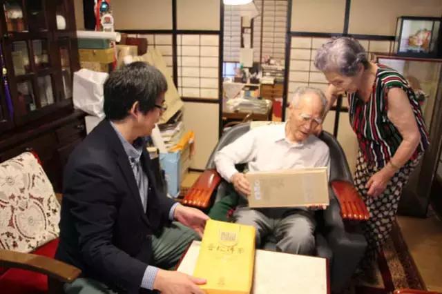 日本前首相的退休生活，住130年的老房子，騎車給夫人買藥，臨別鞠躬送行：除了養老金，什麼都沒有