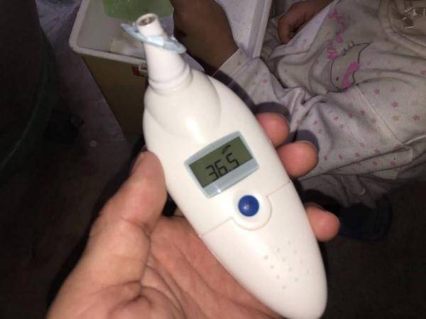 小孩發高燒只需要...就從40度降到36度啦！趕快學起來，隨時可以救小孩一命~ 。。