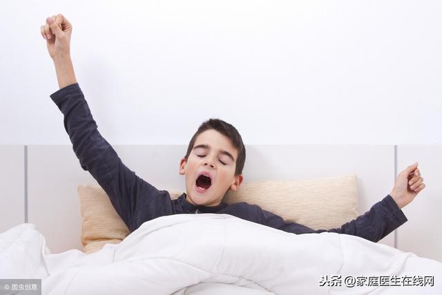 男人早起後，堅持4個小動作更長壽！還不快學起來